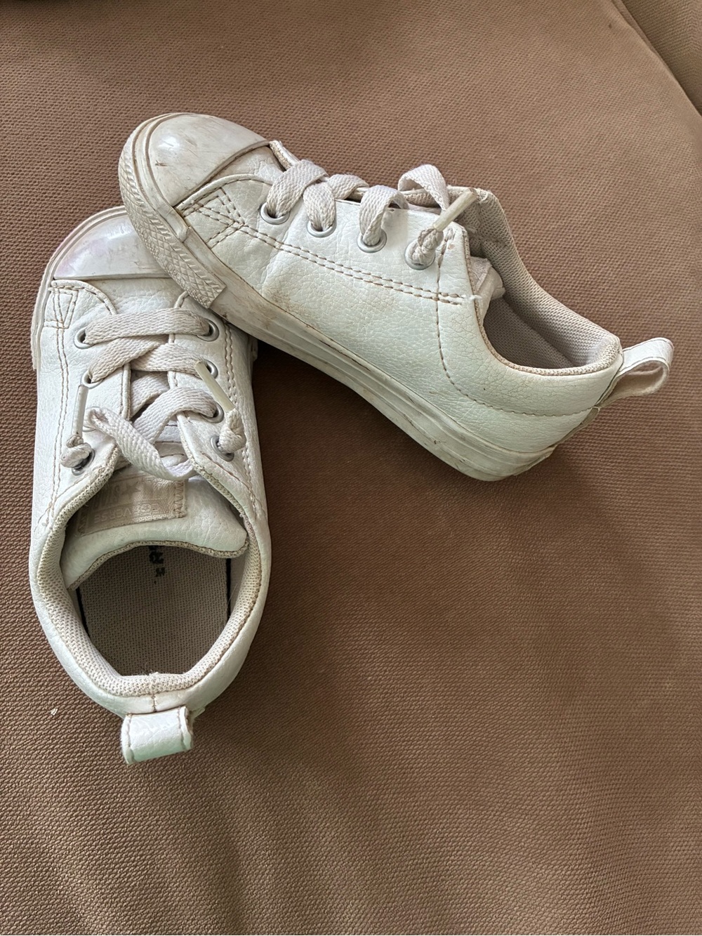 Converse Kids Low-Top Sneakers in Off-White